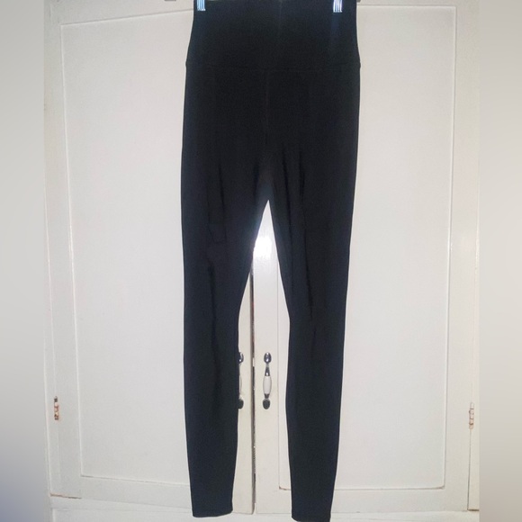 ALO Yoga Black Cut-Out Leggings - Picture 4 of 7
